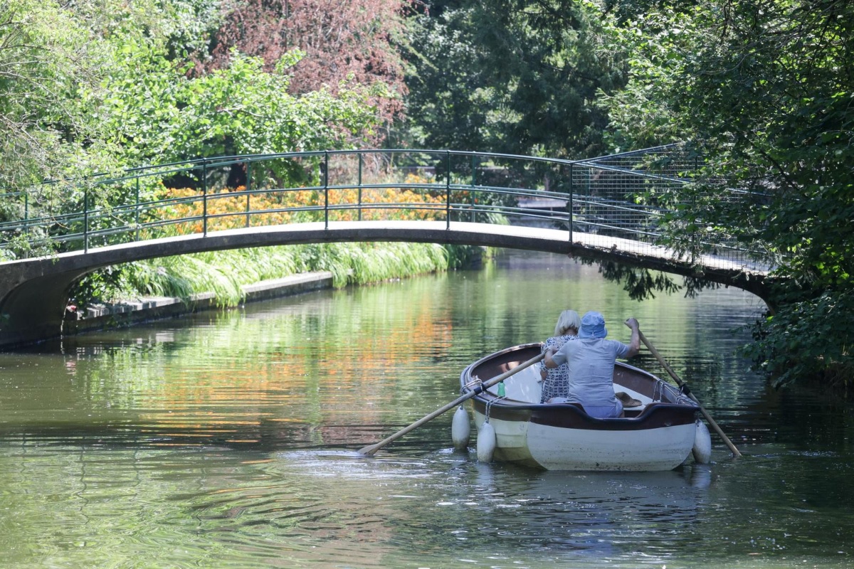 FOTO Zagrepčani spas od vrućine potražili u Maksimiru