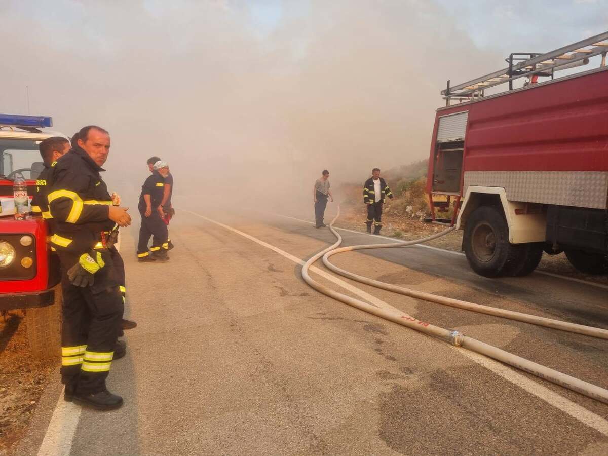Požar na Visu pod nadzorom. Izgorjelo više od 300 hektara