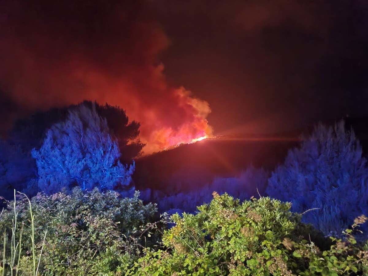 Požar na Visu pod nadzorom. Izgorjelo više od 300 hektara