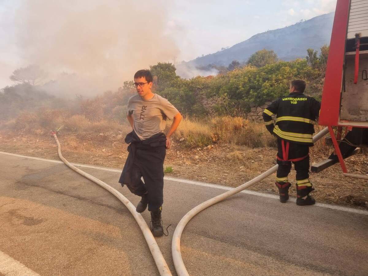 Požar na Visu pod nadzorom. Izgorjelo više od 300 hektara