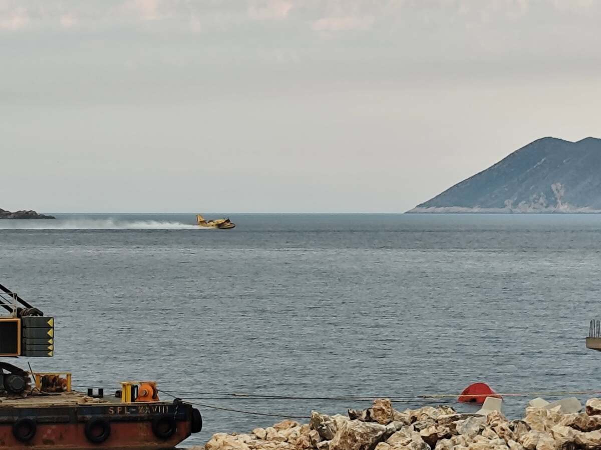 Požar na Visu pod nadzorom. Izgorjelo više od 300 hektara