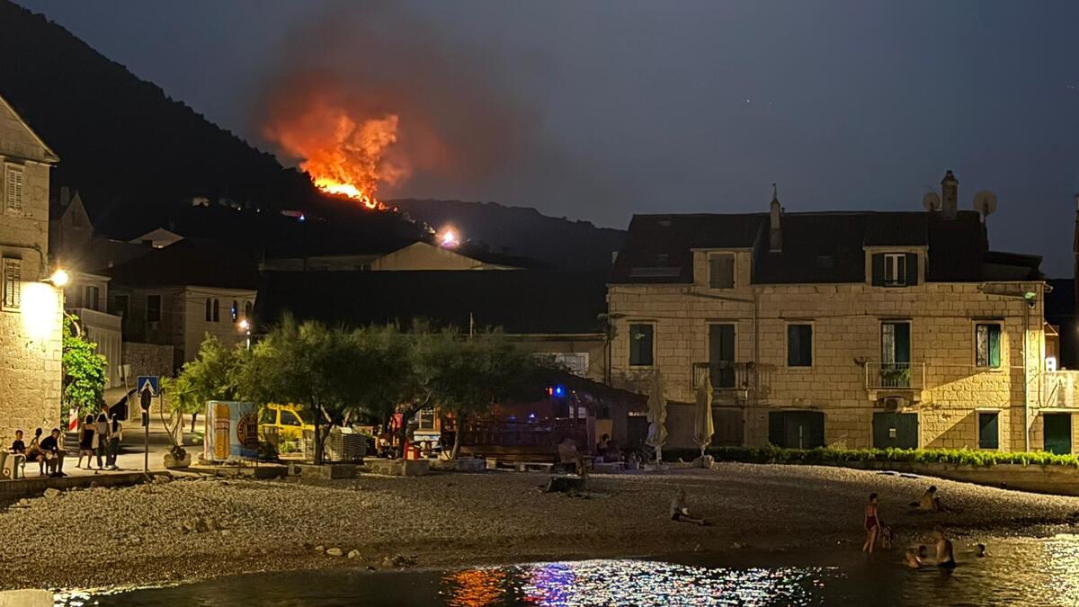 Požar na Visu pod nadzorom. Izgorjelo više od 300 hektara