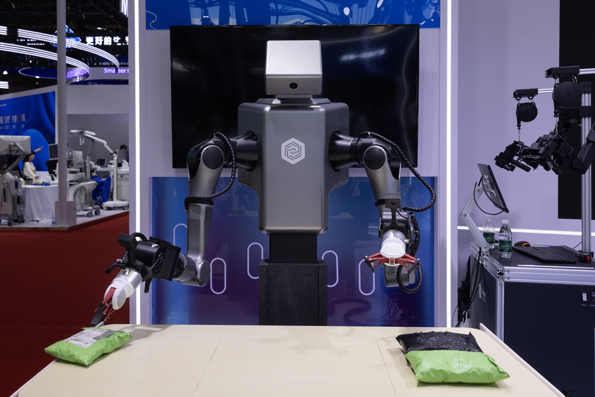 Kina ulaže milijarde u humanoidne robote, ali zasad su uglavnom skupe igračke