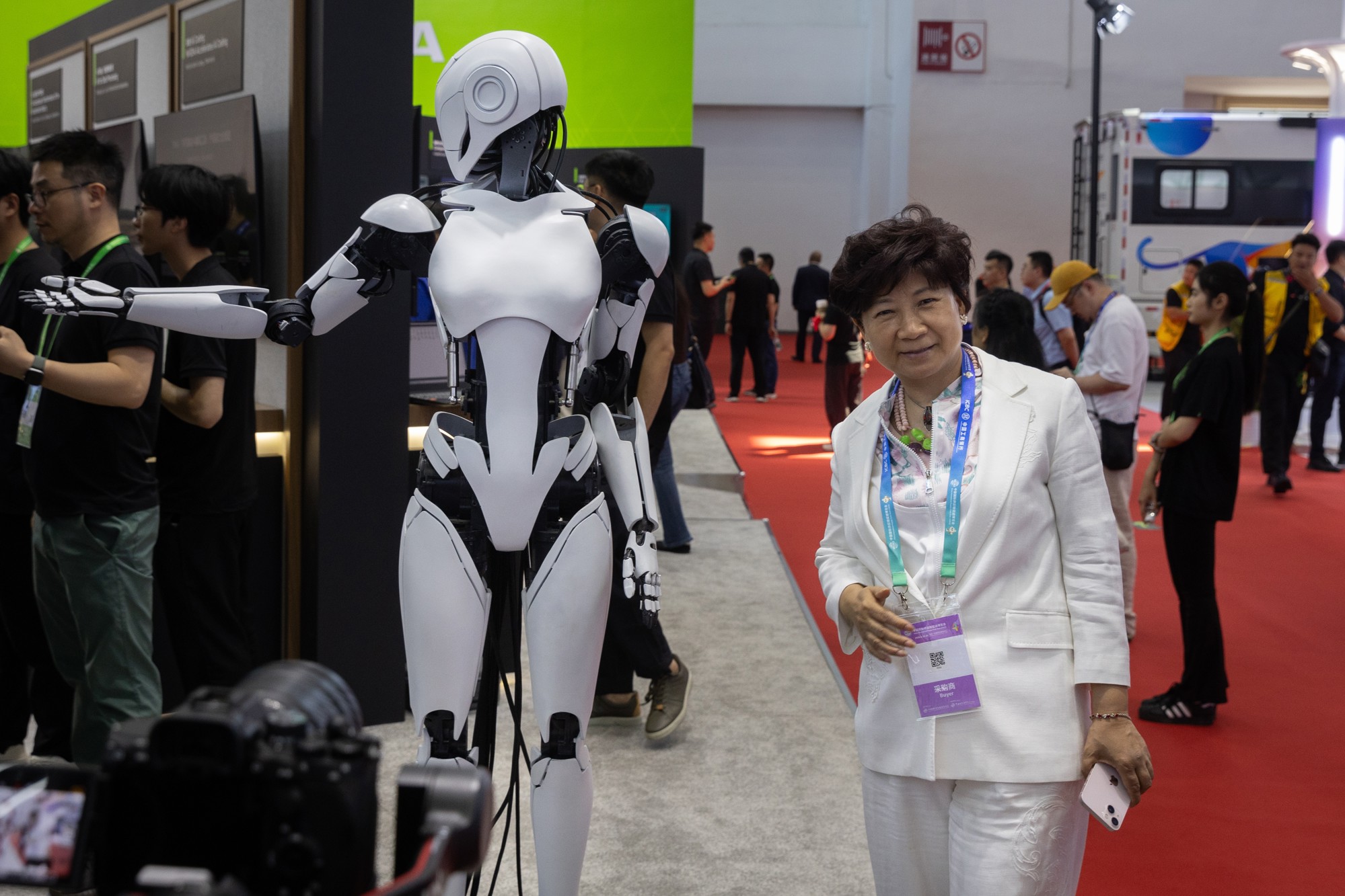 Kina ulaže milijarde u humanoidne robote, ali zasad su uglavnom skupe igračke