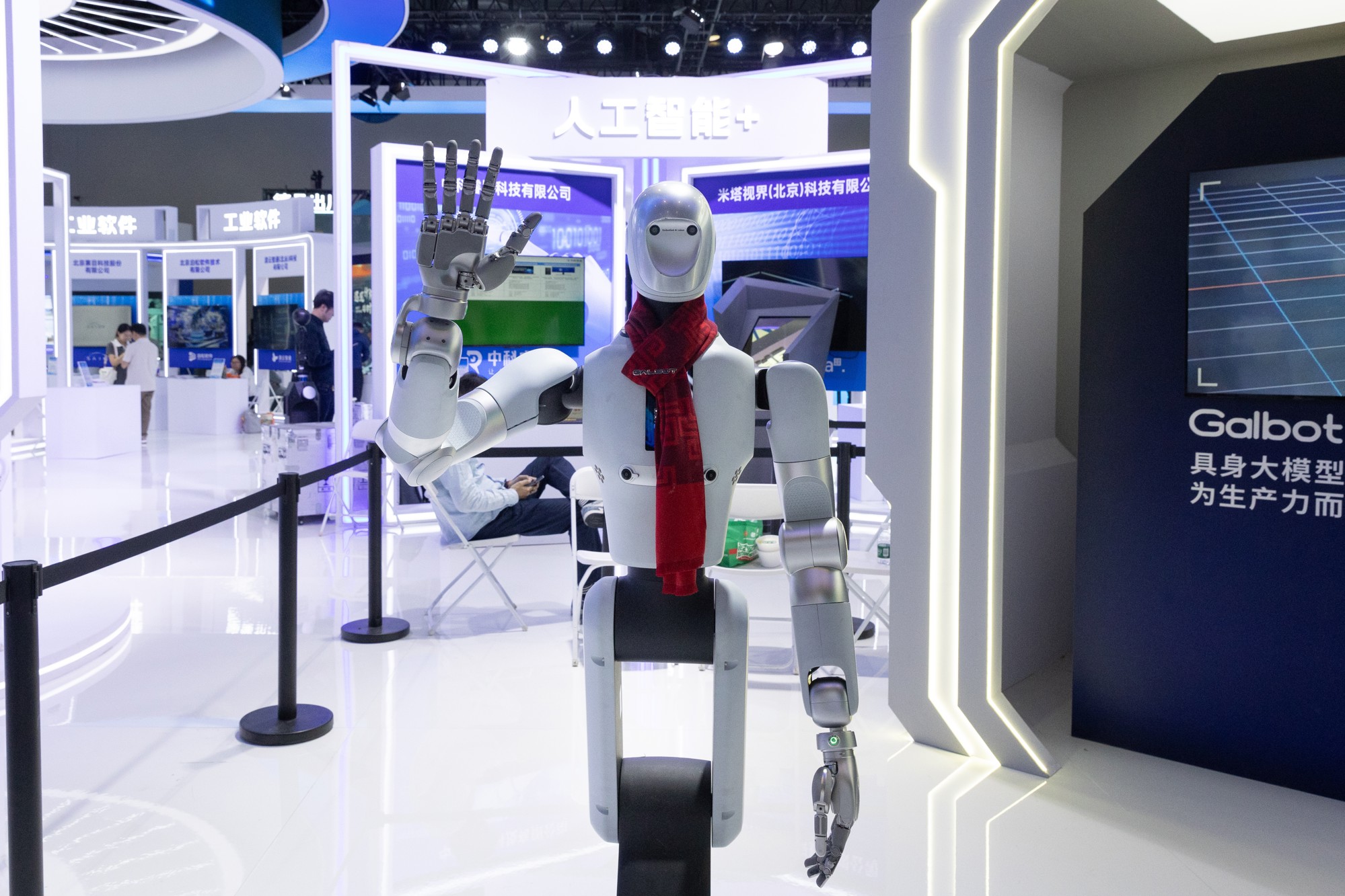 Kina ulaže milijarde u humanoidne robote, ali zasad su uglavnom skupe igračke