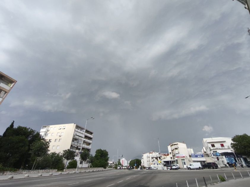 Rekordi u tri grada, oluja u Dalmaciji. Meteorologinja: Prijeti razorno nevrijeme