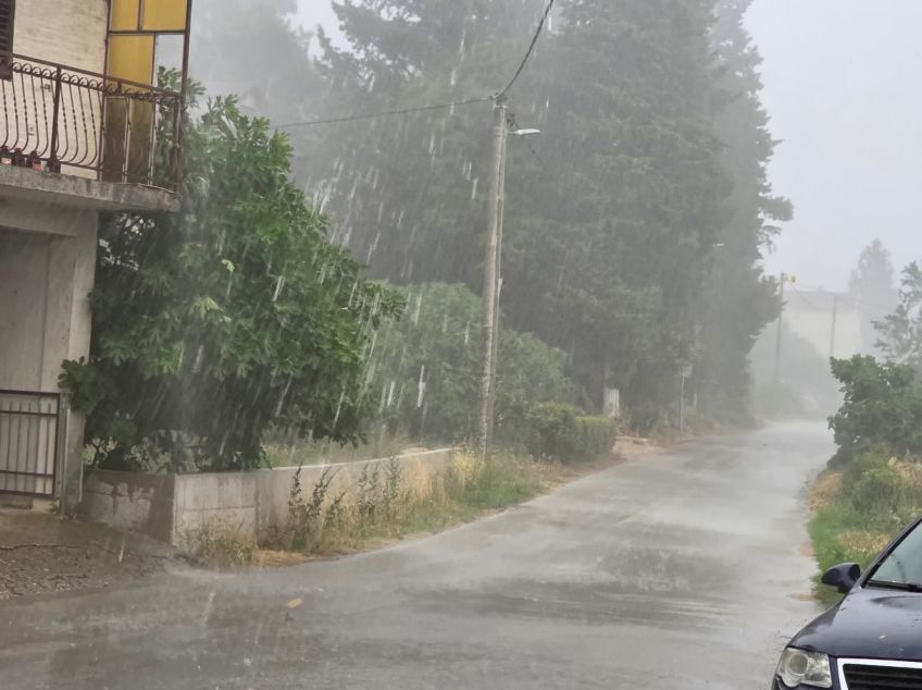 Rekordi u tri grada, oluja u Dalmaciji. Meteorologinja: Prijeti razorno nevrijeme