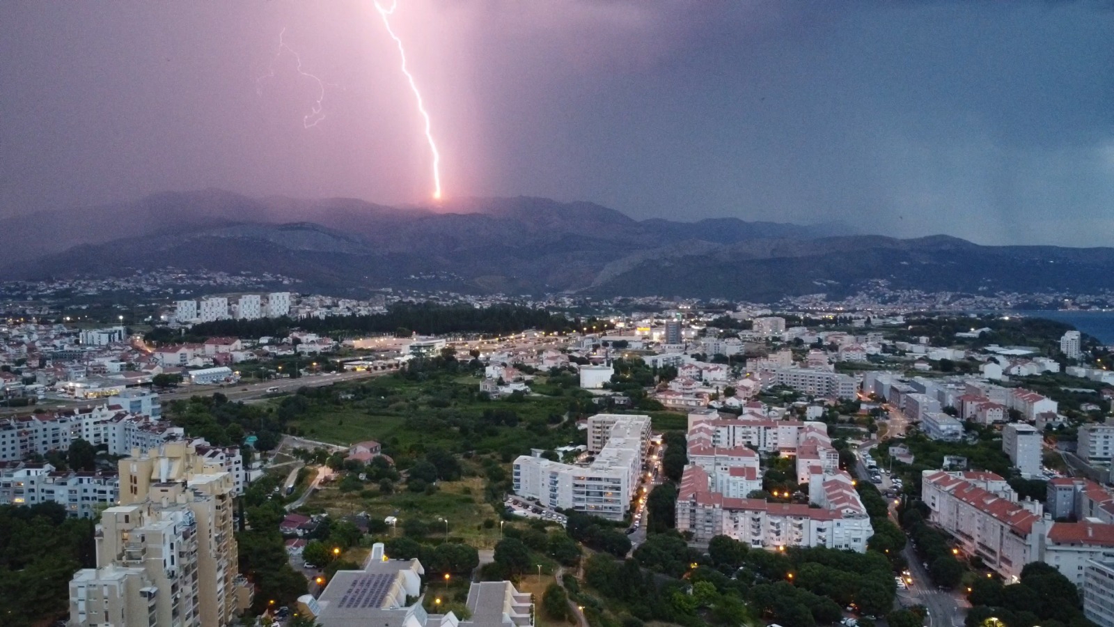 Rekordi u tri grada, oluja u Dalmaciji. Meteorologinja: Prijeti razorno nevrijeme