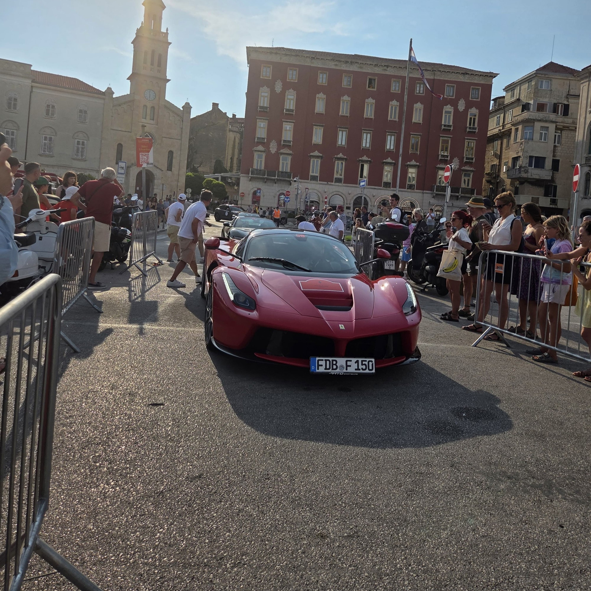 VIDEO I FOTO Više od 120 Ferrarija okupiralo Jadran. Bili smo na spektaklu u Splitu