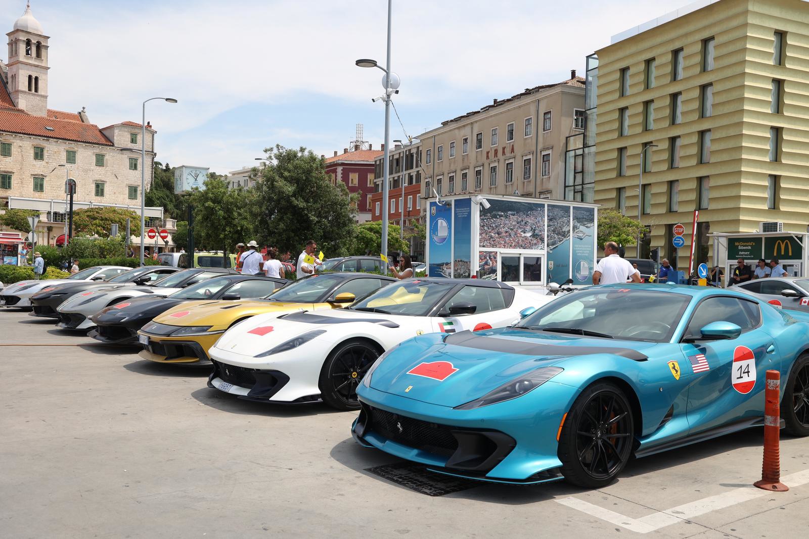 VIDEO I FOTO Više od 120 Ferrarija okupiralo Jadran. Bili smo na spektaklu u Splitu