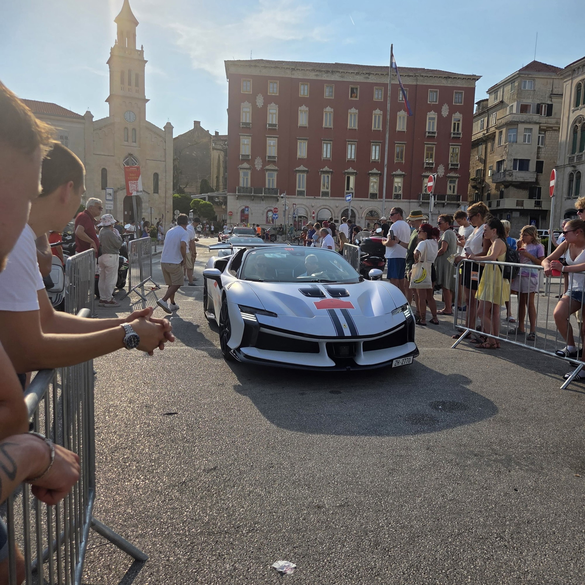 VIDEO I FOTO Više od 120 Ferrarija okupiralo Jadran. Bili smo na spektaklu u Splitu