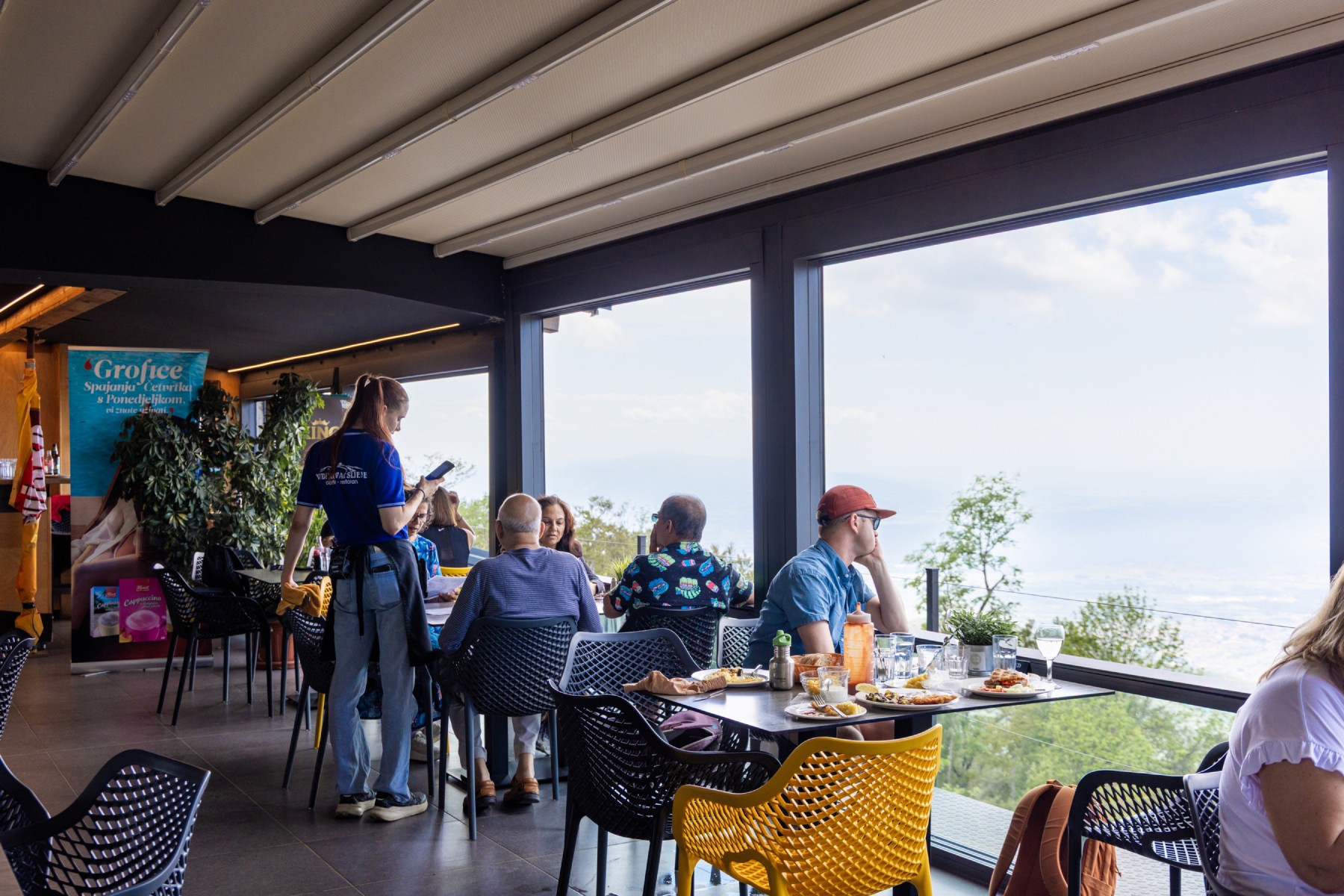 Iz ovog restorana na Sljemenu pruža se brutalan pogled. No, kakva je hrana?