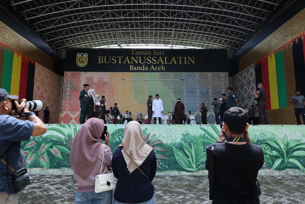 FOTO Mladi indonezijski par javno išiban zbog poljupca na TikToku