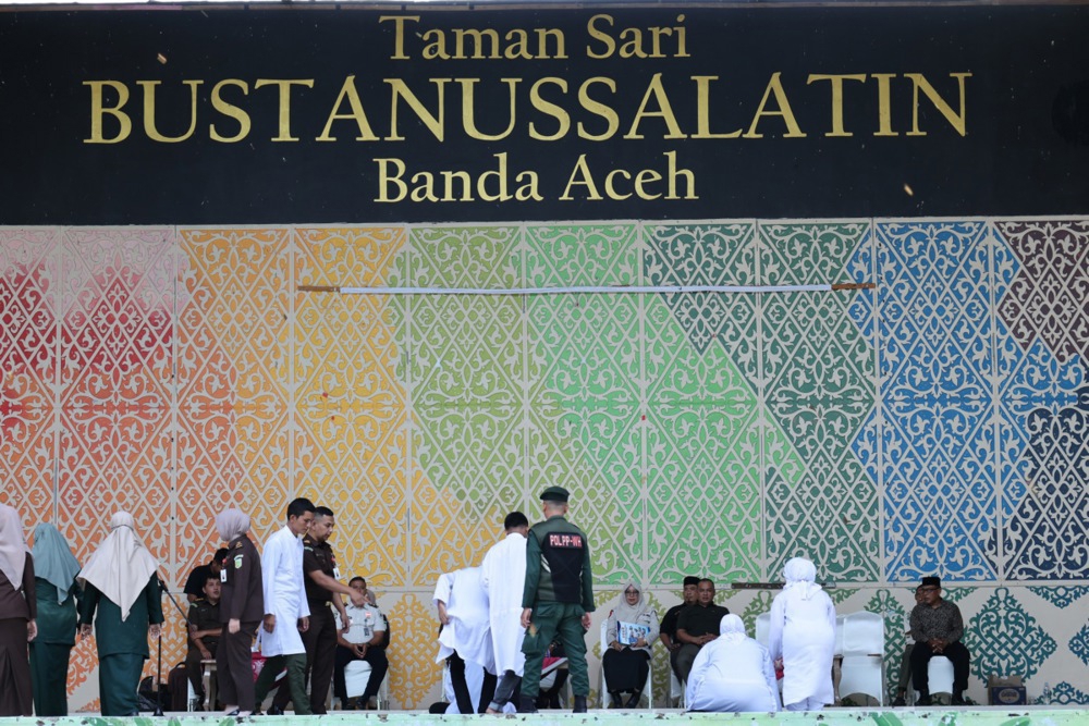 FOTO Mladi indonezijski par javno išiban zbog poljupca na TikToku