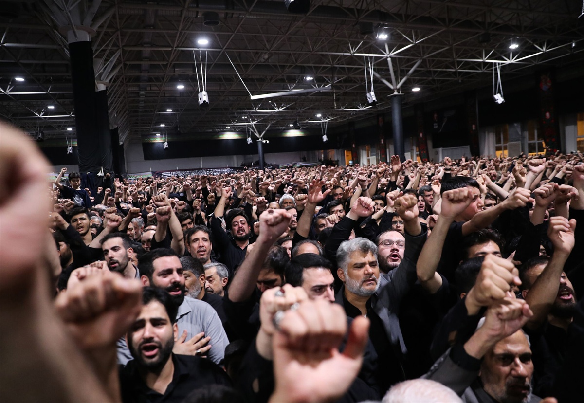 FOTO Hameneievo tijelo stiglo u Teheran, pogreb će trajati danima