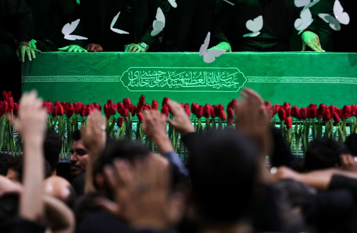 FOTO Hameneievo tijelo stiglo u Teheran, pogreb će trajati danima