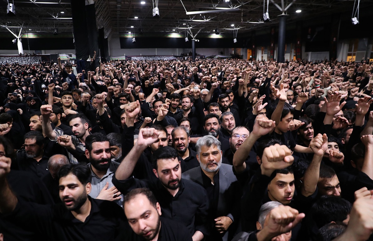 FOTO Hameneievo tijelo stiglo u Teheran, pogreb će trajati danima