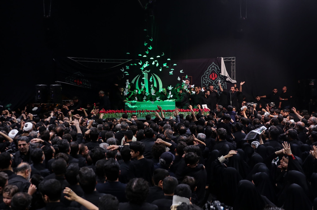 FOTO Hameneievo tijelo stiglo u Teheran, pogreb će trajati danima