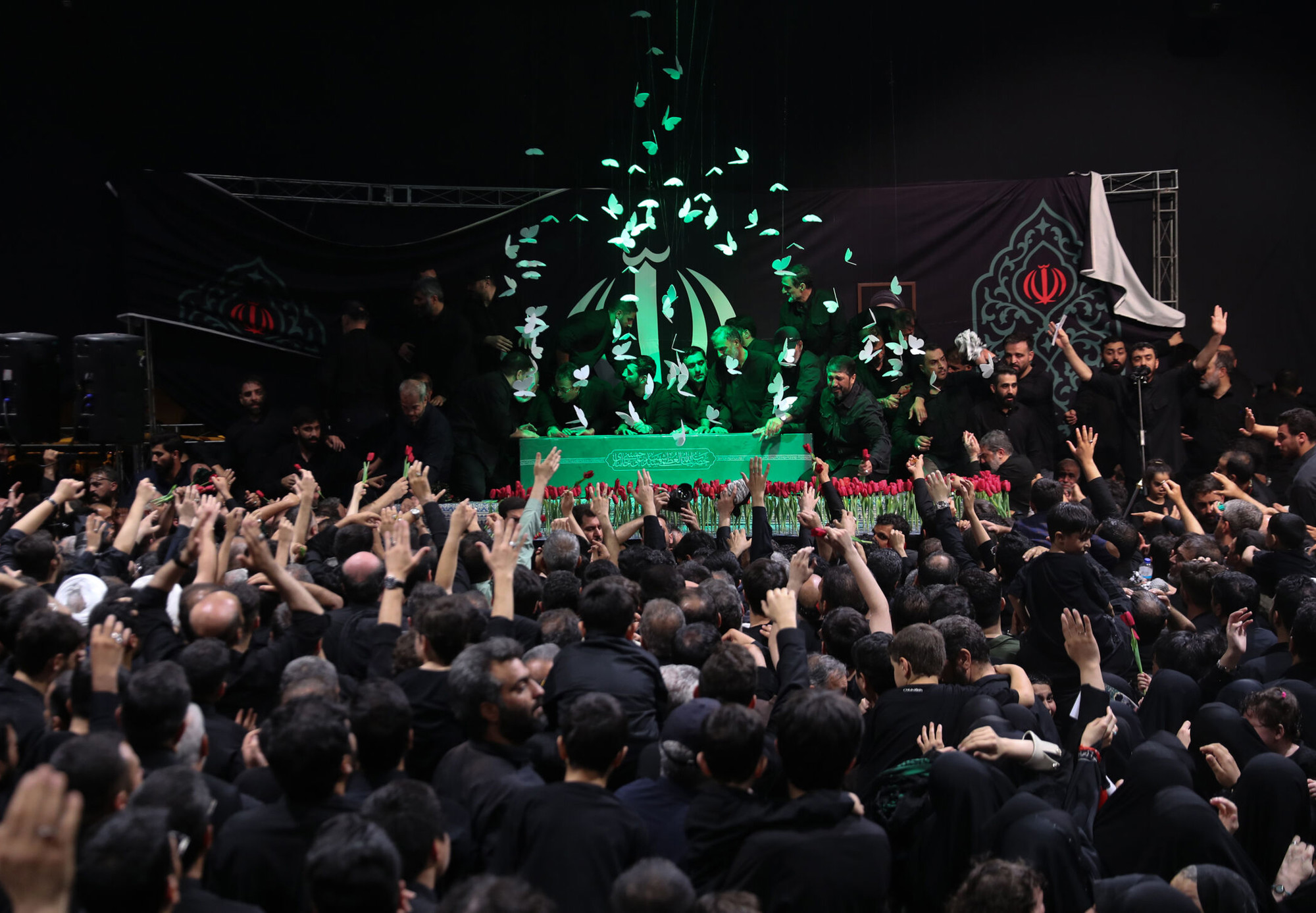 Iran izložio lijesove Hameneija i njegove obitelji, očekuju se milijuni ljudi
