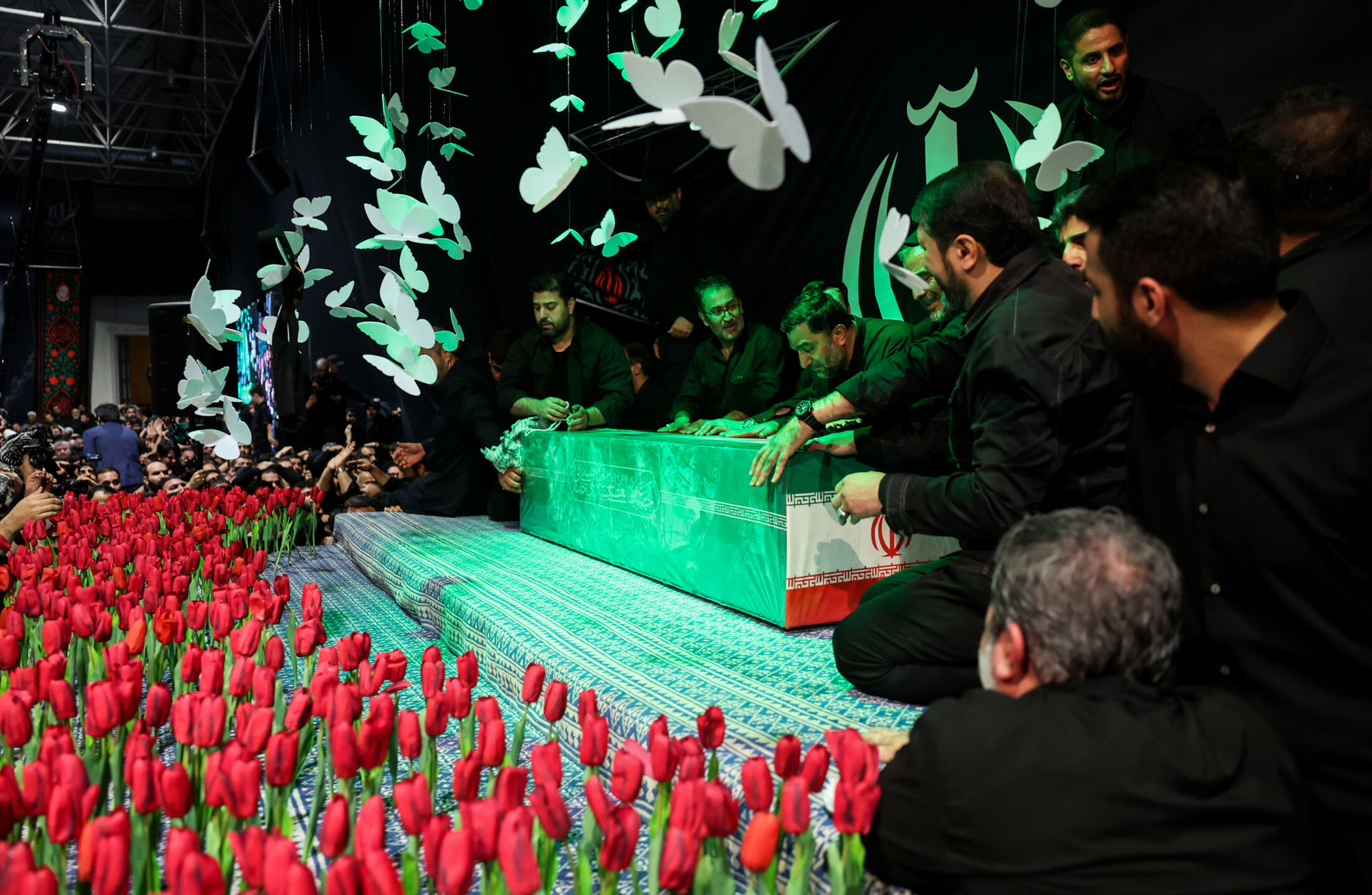 Iran izložio lijesove Hameneija i njegove obitelji, očekuju se milijuni ljudi