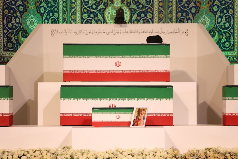 Iran izložio lijesove Hameneija i njegove obitelji, očekuju se milijuni ljudi