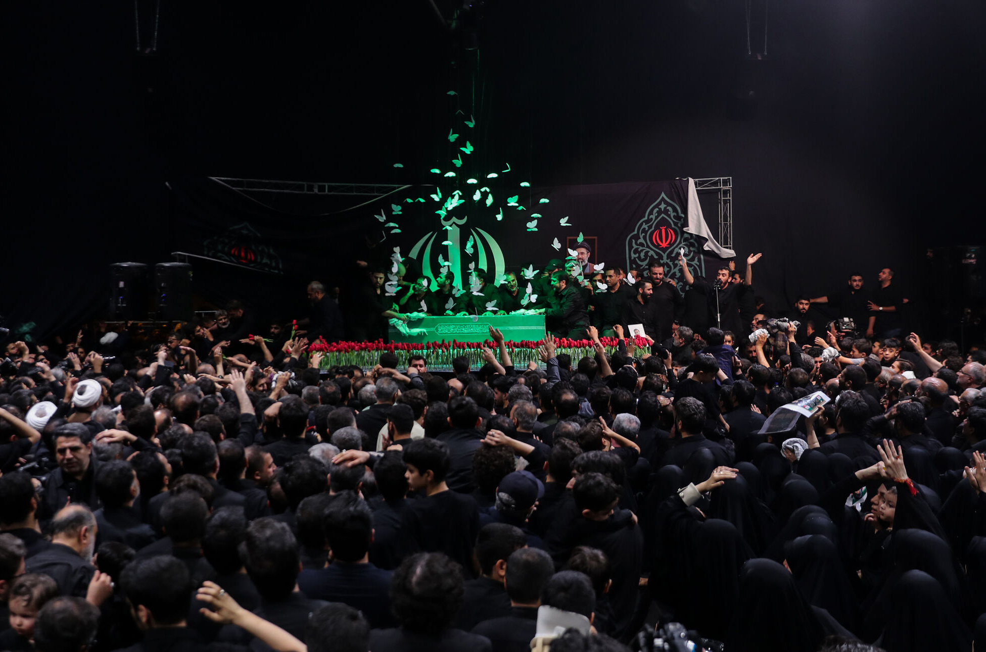 Iran izložio lijesove Hameneija i njegove obitelji, očekuju se milijuni ljudi