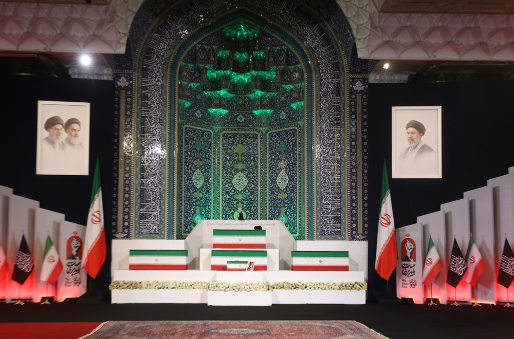 Iran izložio lijesove Hameneija i njegove obitelji, očekuju se milijuni ljudi