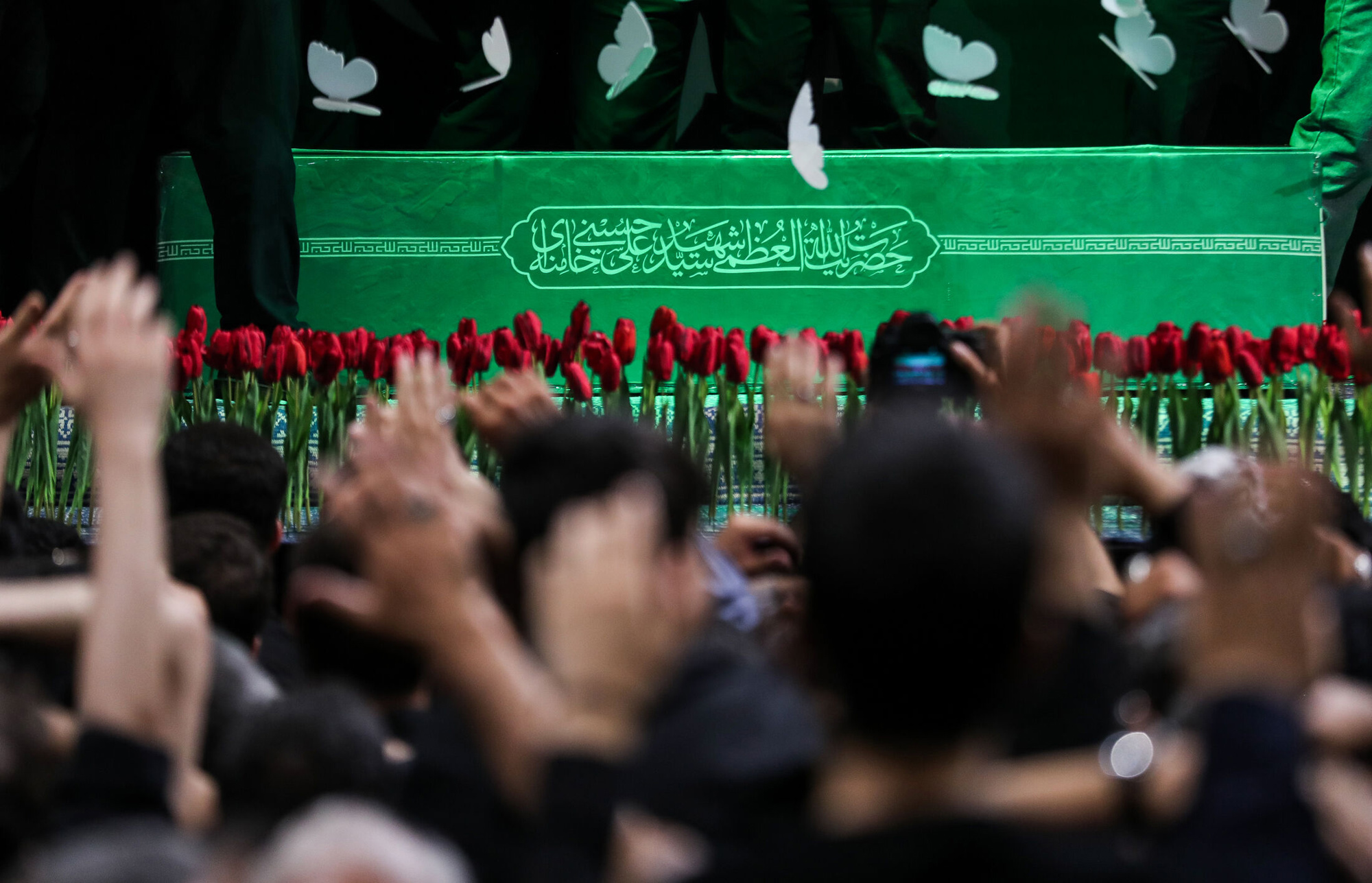 Iran izložio lijesove Hameneija i njegove obitelji, očekuju se milijuni ljudi