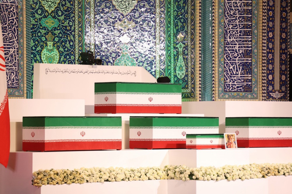Iran izložio lijesove Hameneija i njegove obitelji, očekuju se milijuni ljudi
