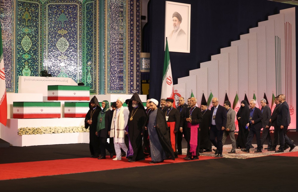 Iran izložio lijesove Hameneija i njegove obitelji, očekuju se milijuni ljudi