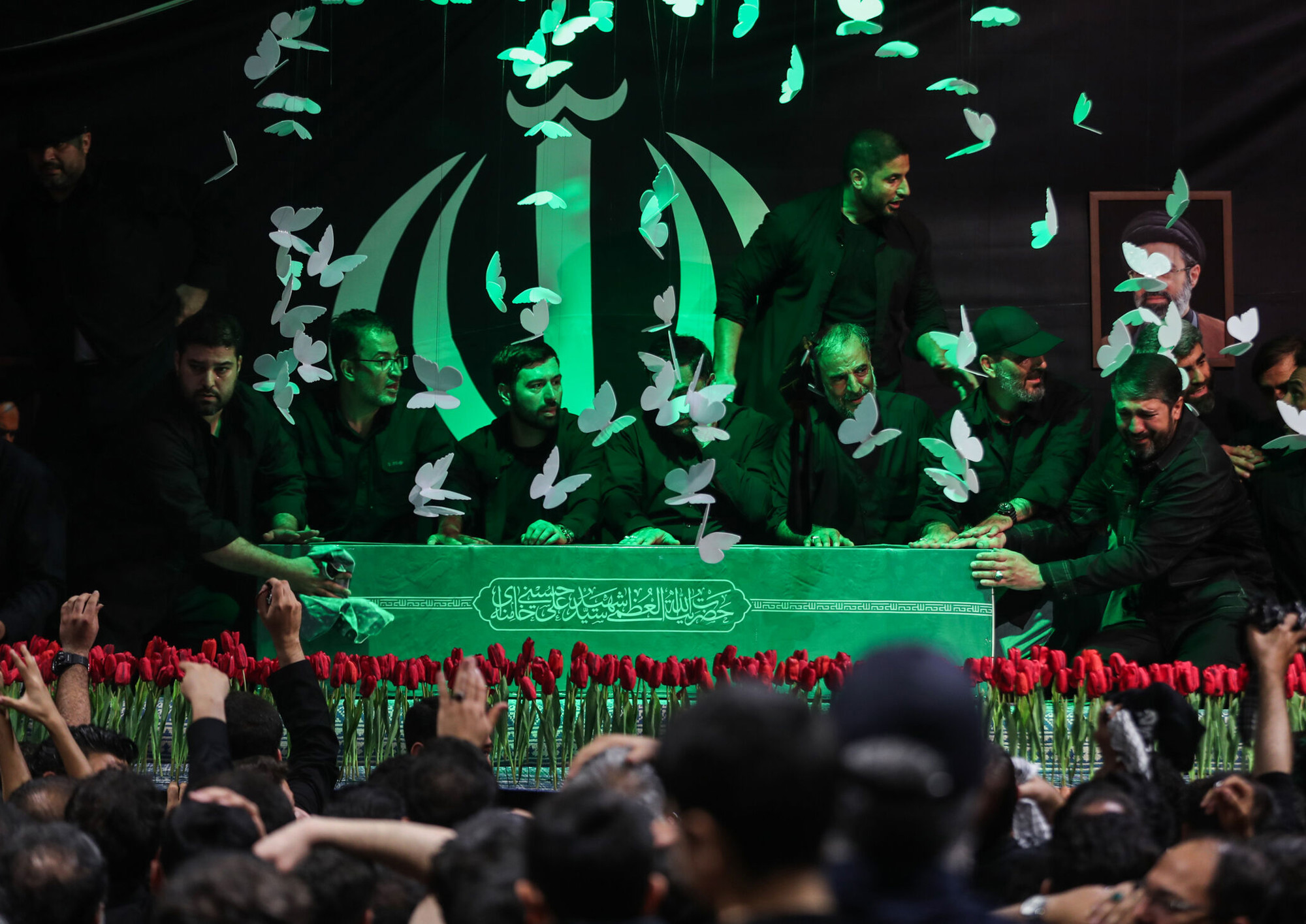 Iran izložio lijesove Hameneija i njegove obitelji, očekuju se milijuni ljudi