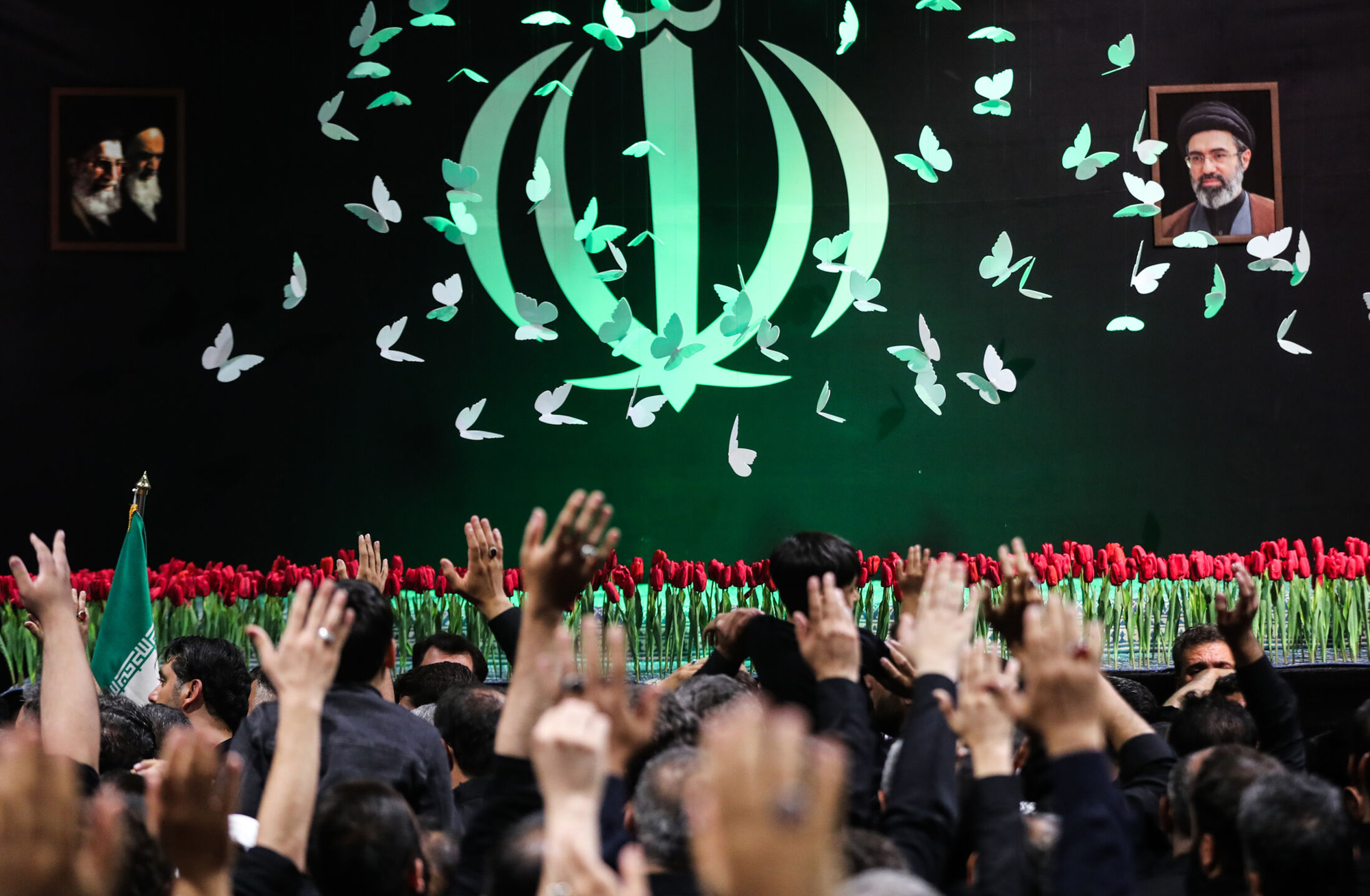 Iran izložio lijesove Hameneija i njegove obitelji, očekuju se milijuni ljudi