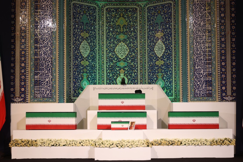Iran izložio lijesove Hameneija i njegove obitelji, očekuju se milijuni ljudi