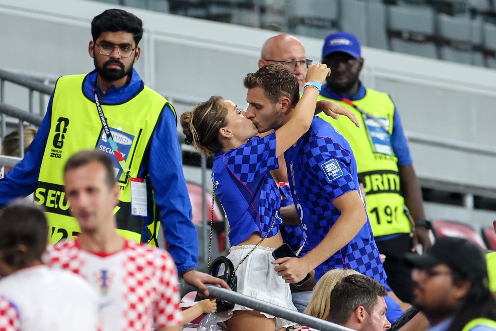 Tuga na tribinama: Vatreni u zagrljaju obitelji nakon ispadanja sa SP-a