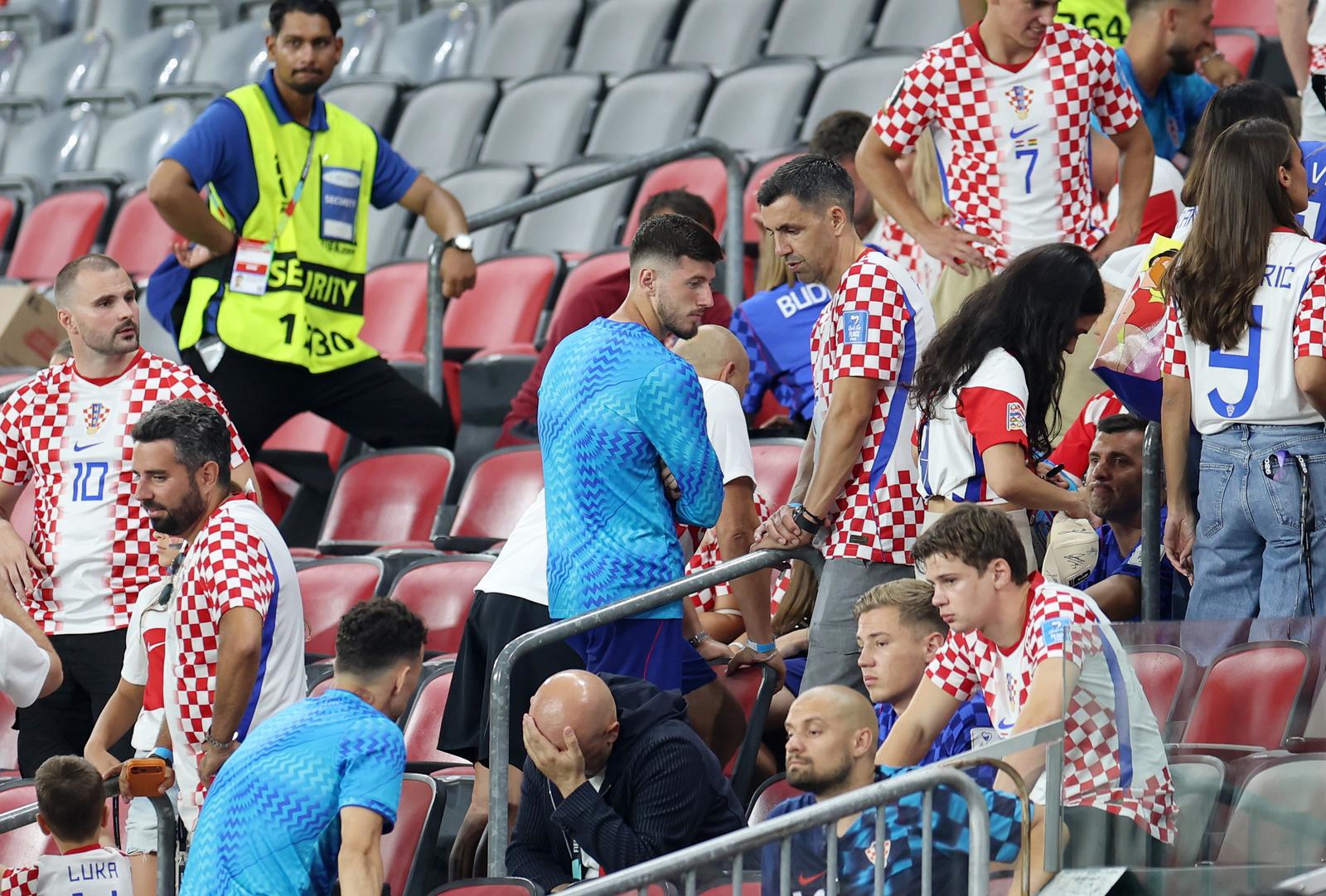 Tuga na tribinama: Vatreni u zagrljaju obitelji nakon ispadanja sa SP-a