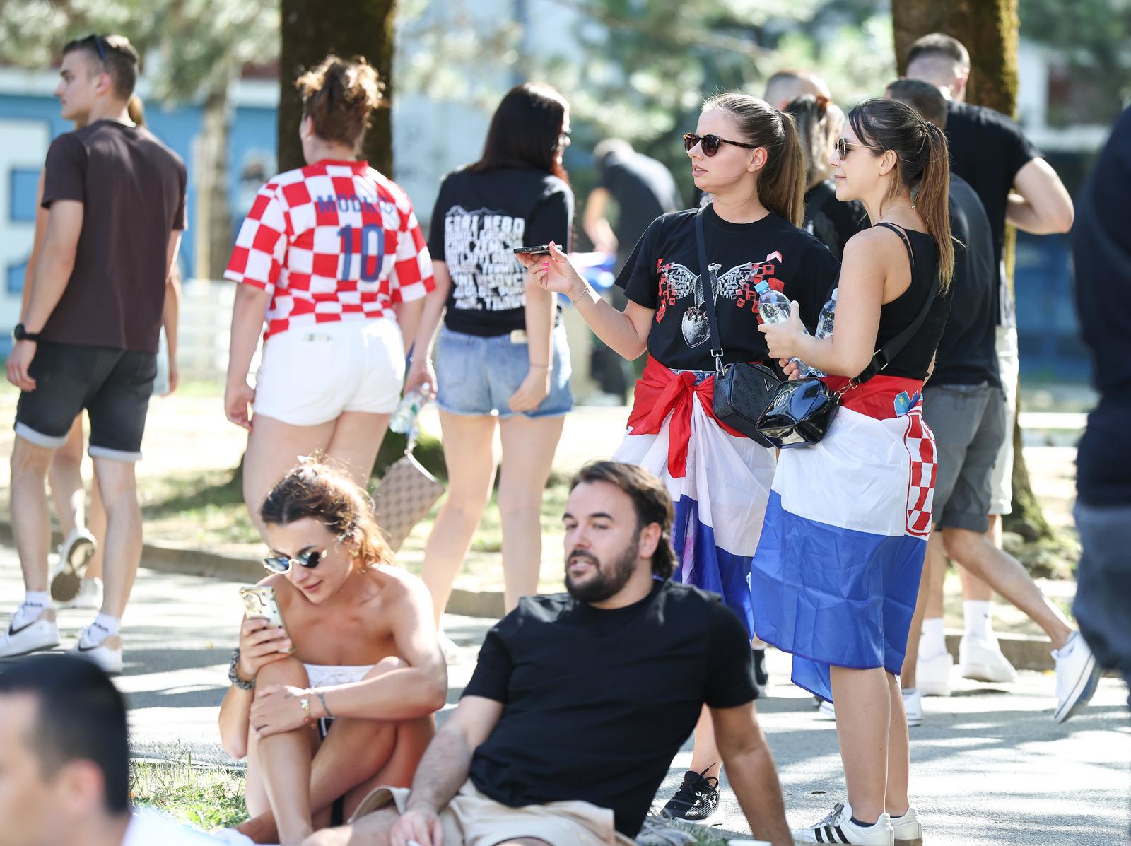 FOTO Pogledajte atmosferu u Zaprešiću uoči Thompsonovog koncerta
