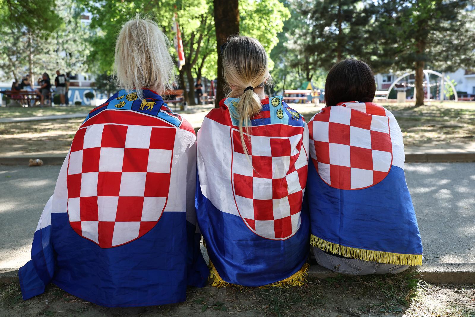FOTO Pogledajte atmosferu u Zaprešiću uoči Thompsonovog koncerta