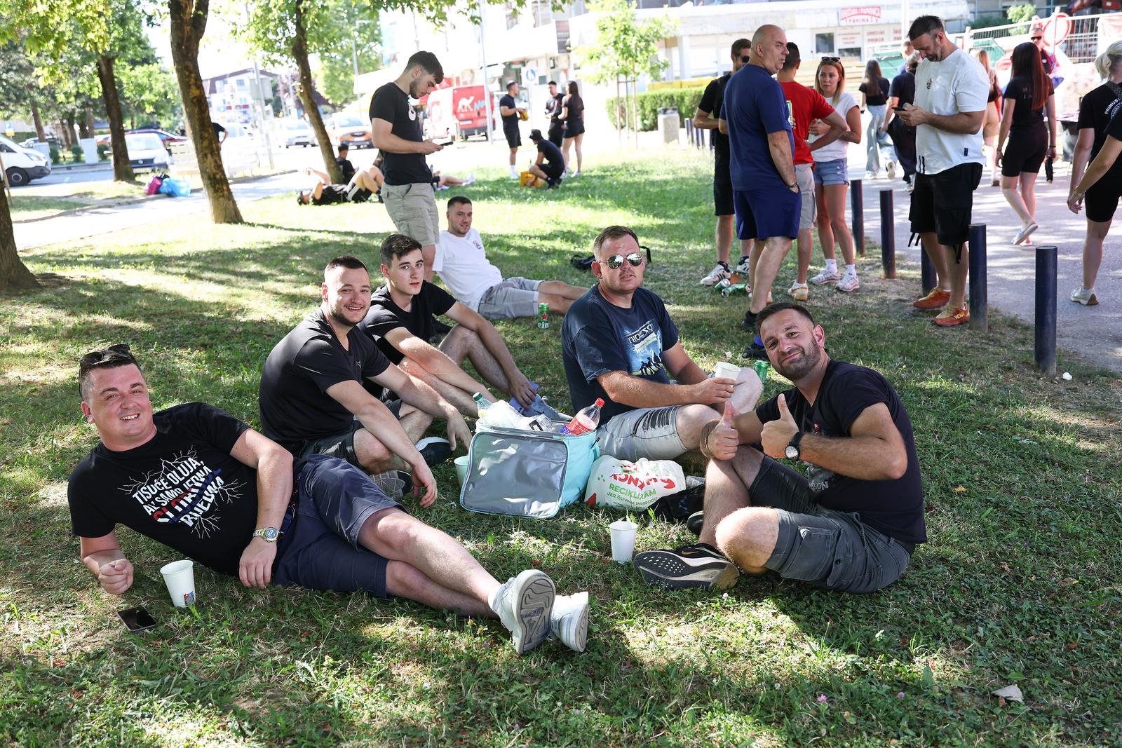 FOTO Pogledajte atmosferu u Zaprešiću uoči Thompsonovog koncerta