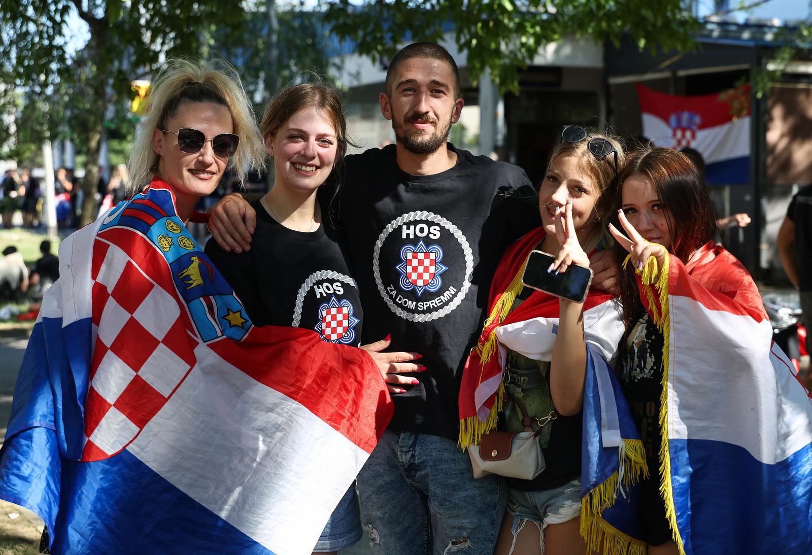 FOTO Pogledajte atmosferu u Zaprešiću uoči Thompsonovog koncerta