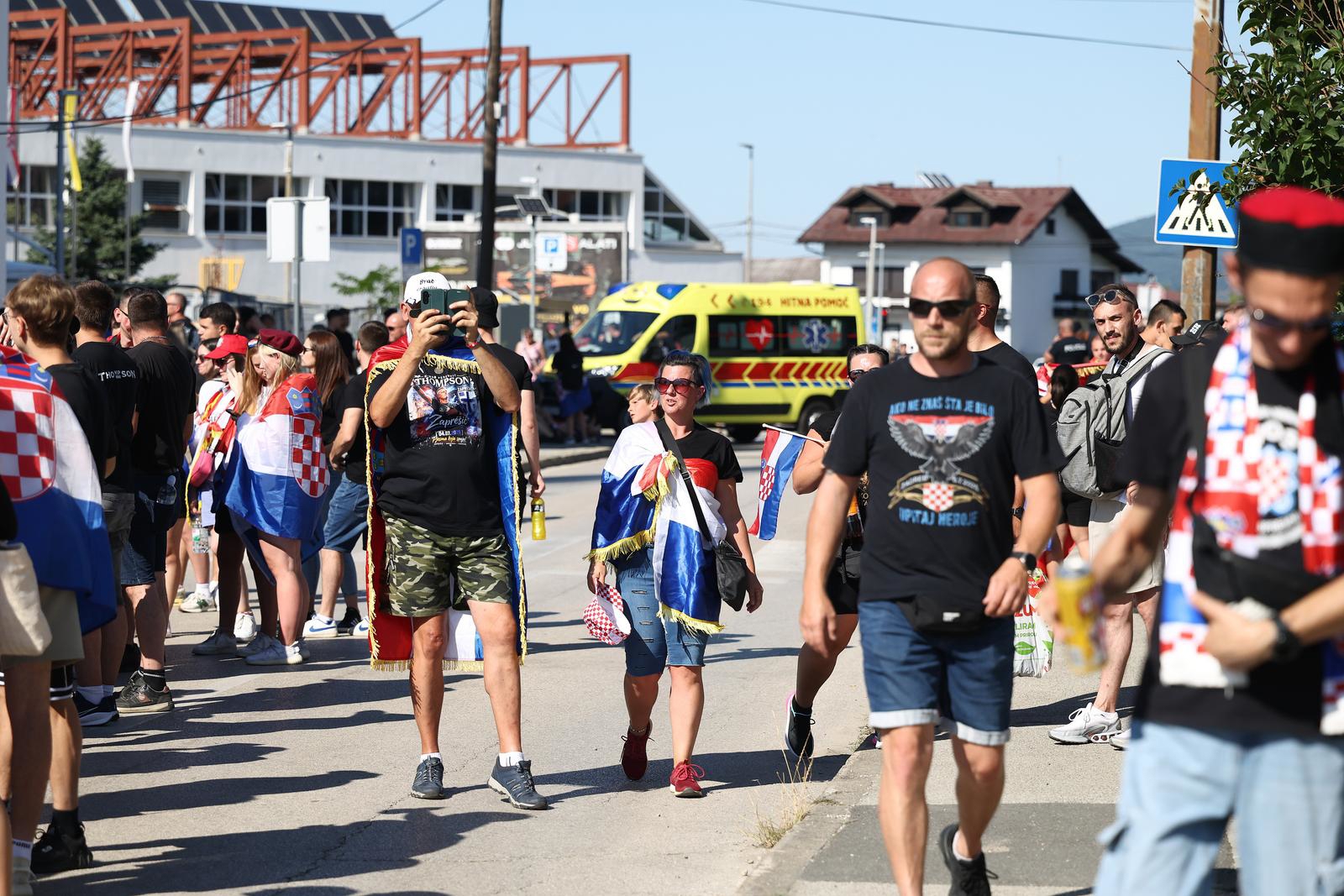 FOTO Pogledajte atmosferu u Zaprešiću uoči Thompsonovog koncerta