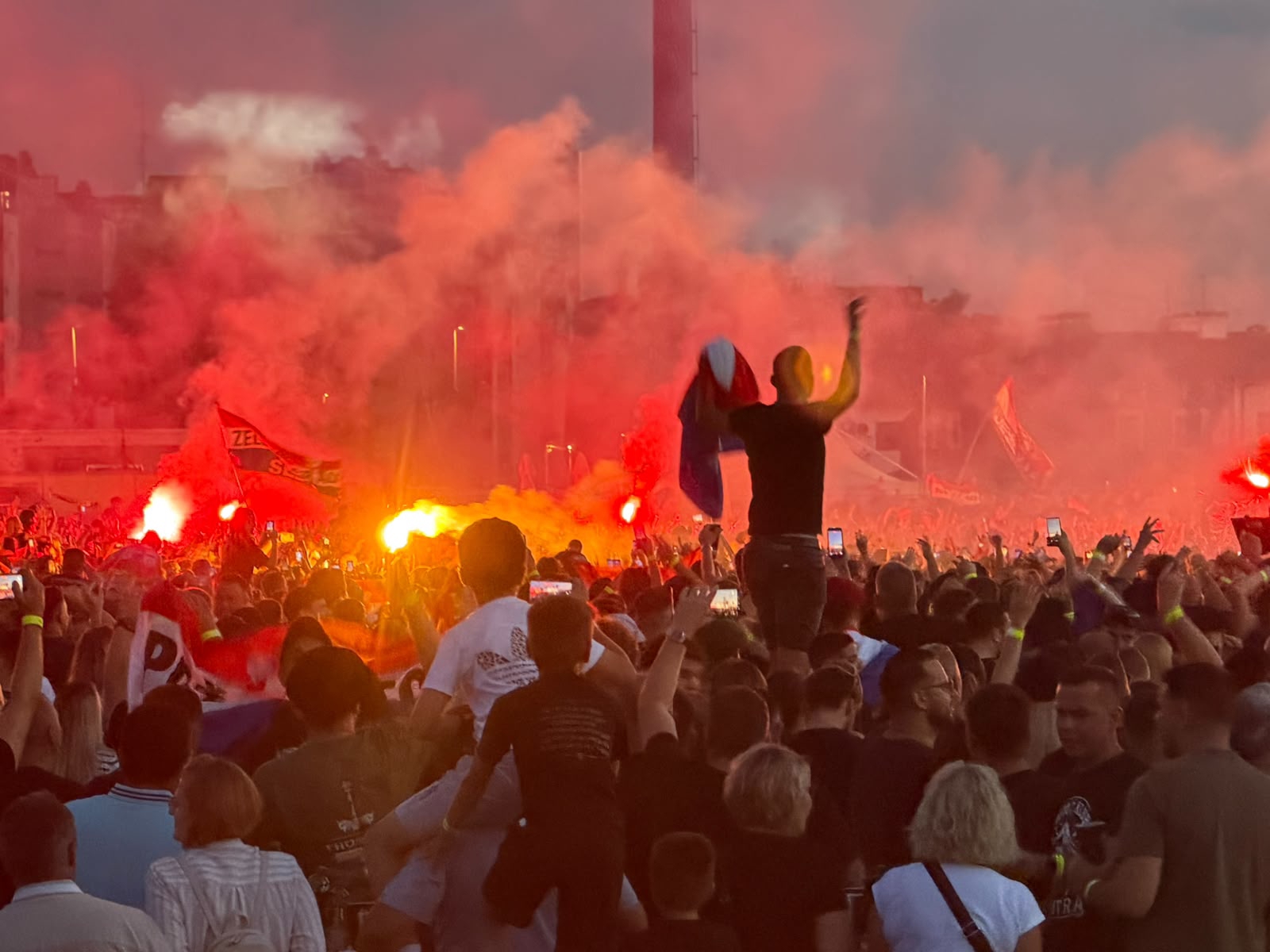 Policija objavila koliko je ljudi privedeno na Thompsonovom koncertu