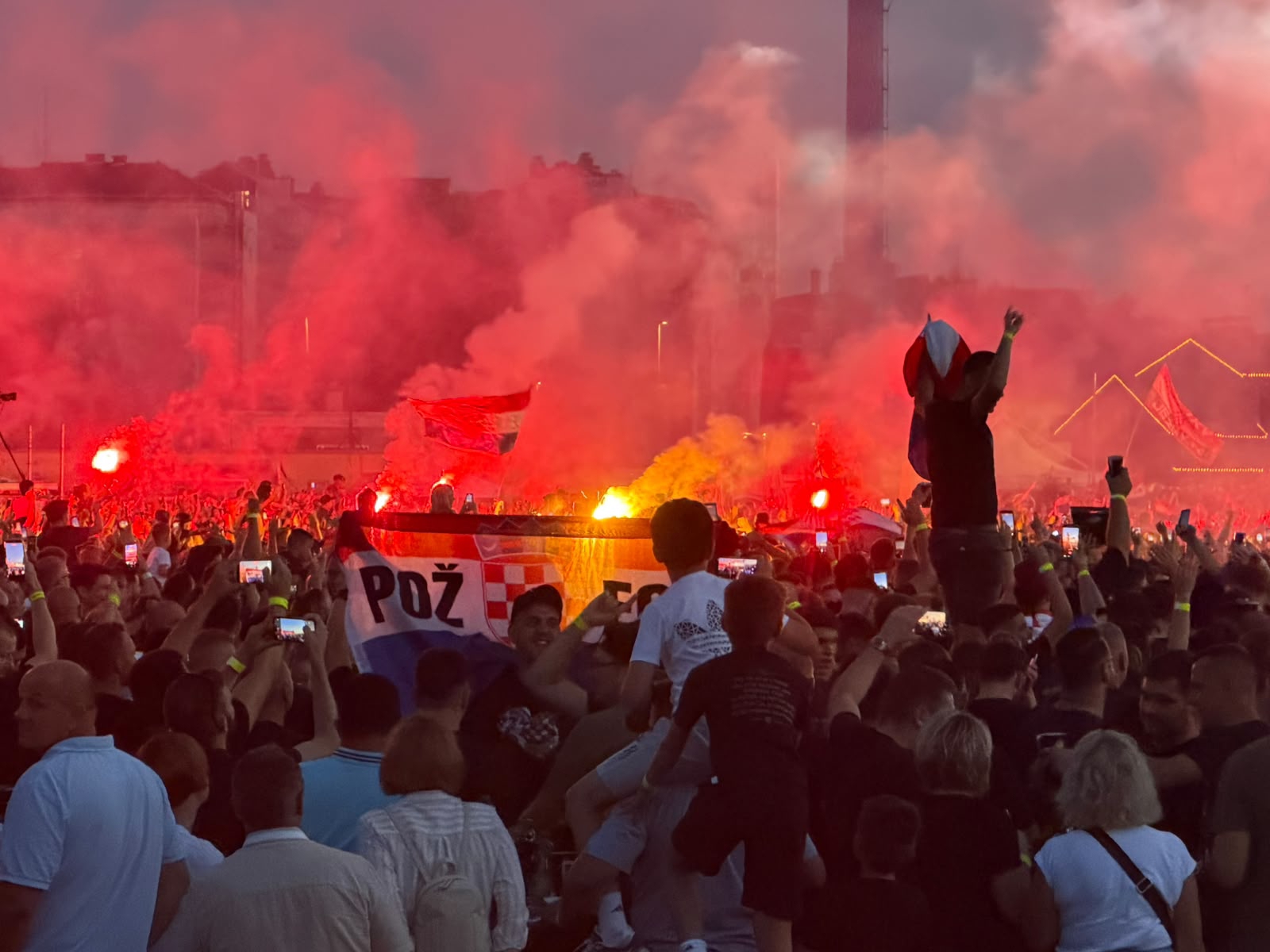 Policija objavila koliko je ljudi privedeno na Thompsonovom koncertu