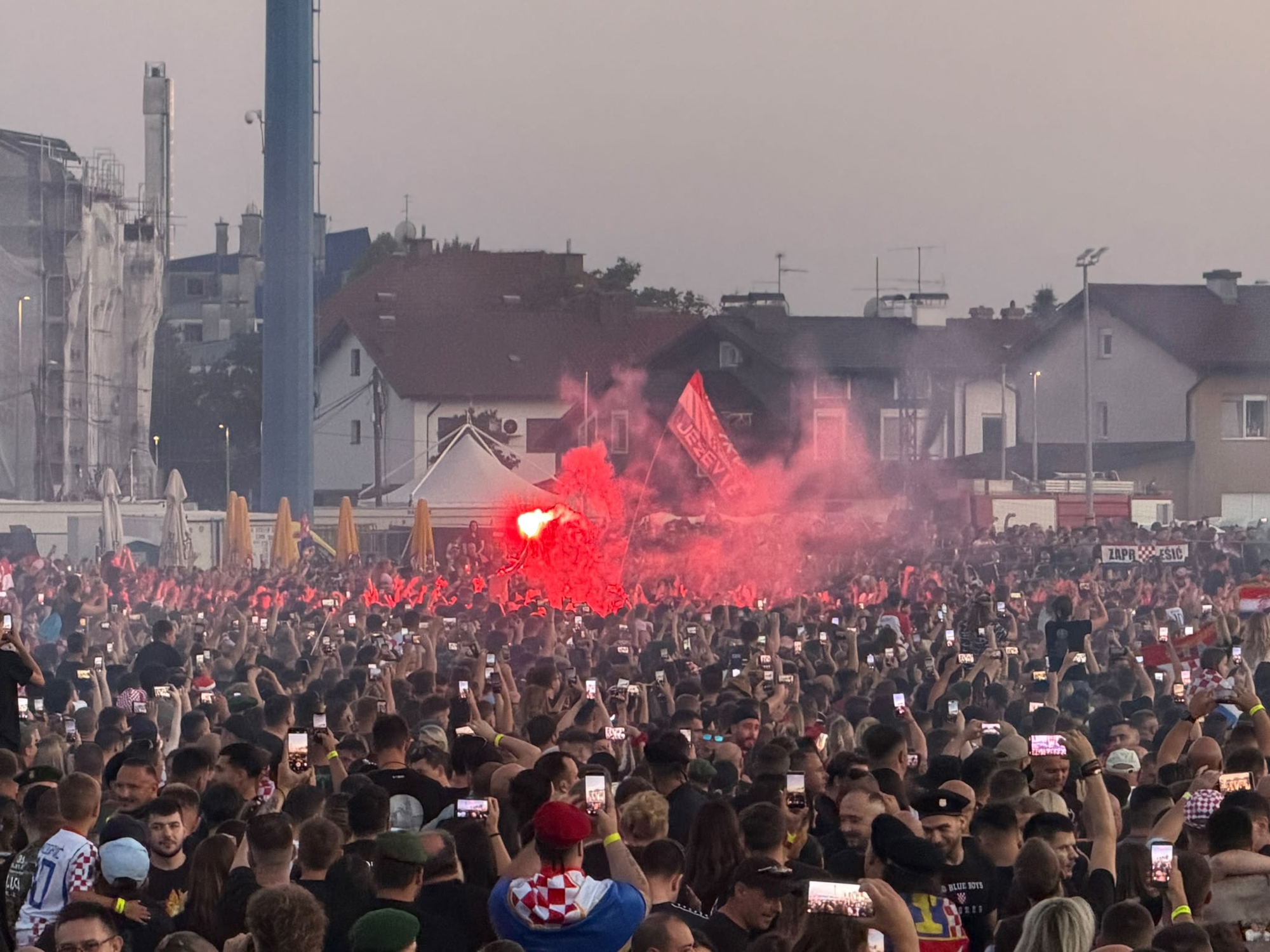 Policija objavila koliko je ljudi privedeno na Thompsonovom koncertu