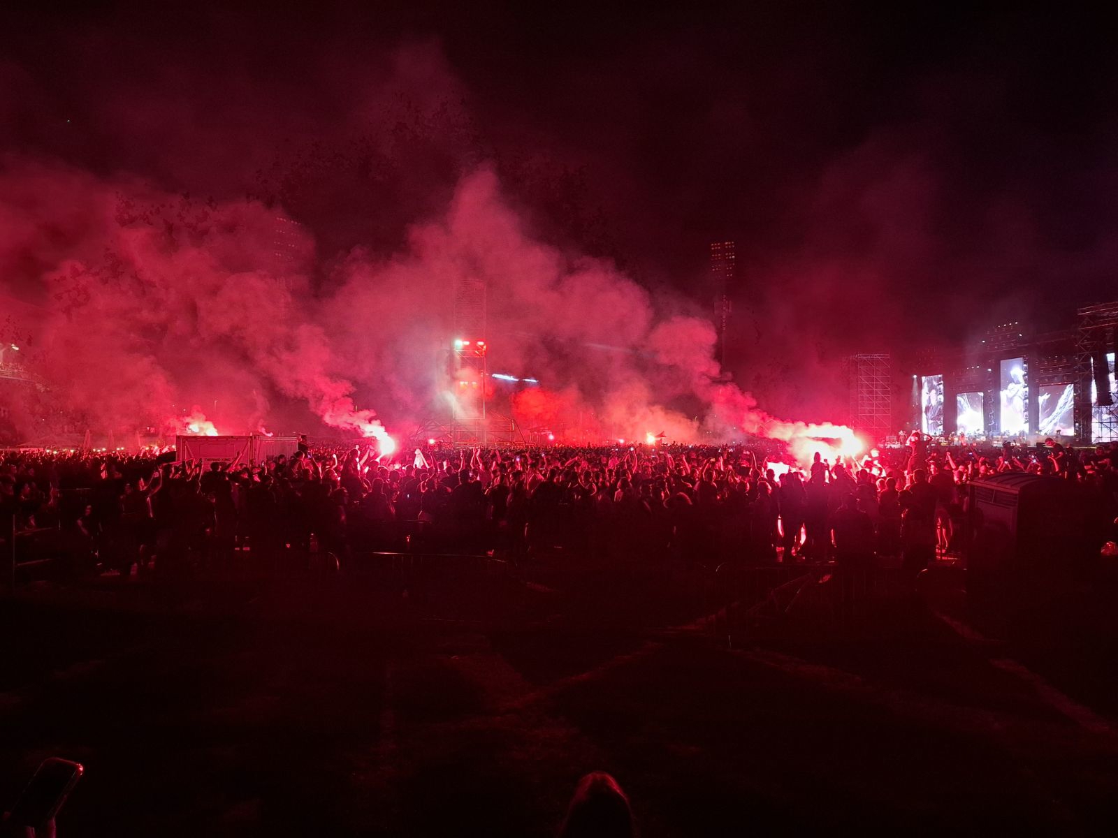 Policija objavila koliko je ljudi privedeno na Thompsonovom koncertu