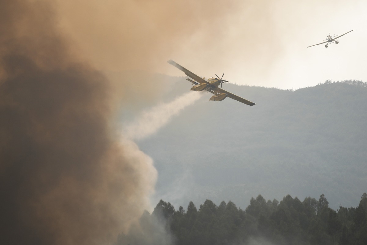 FOTO Veliki požar u Portugalu progutao 13.000 hektara. Lokaliziran je