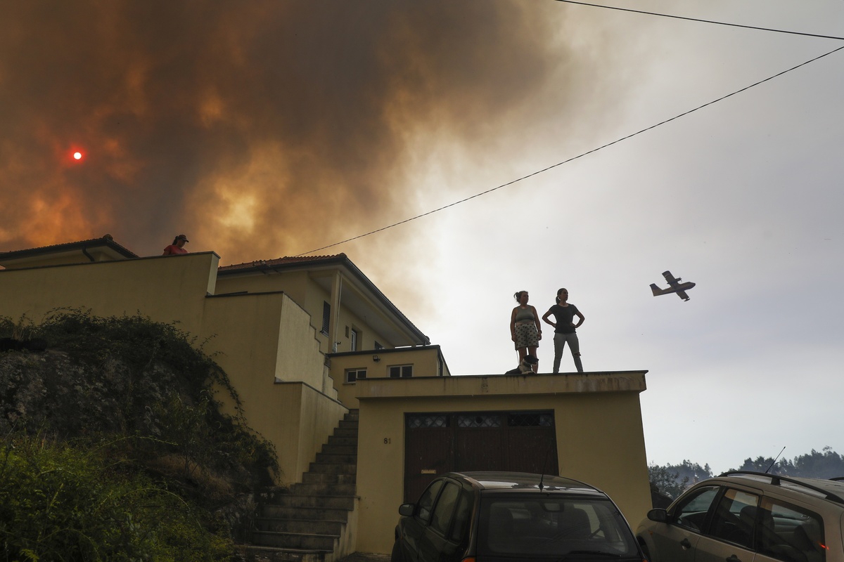 FOTO Veliki požar u Portugalu progutao 13.000 hektara. Lokaliziran je