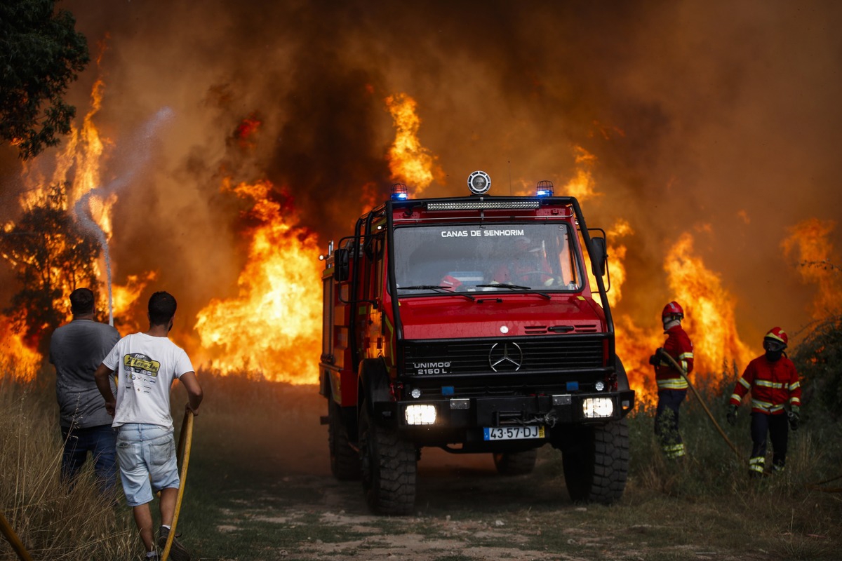 FOTO Veliki požar u Portugalu progutao 13.000 hektara. Lokaliziran je