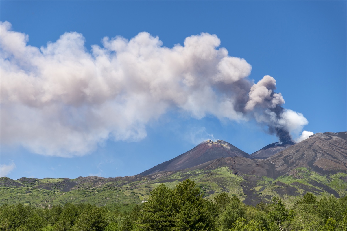 VIDEO I FOTO Zbog erupcije Etne zatvorena najprometnija zračna luka na Siciliji