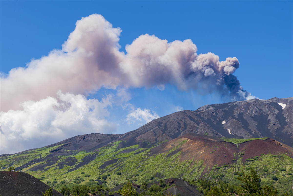 VIDEO I FOTO Zbog erupcije Etne zatvorena najprometnija zračna luka na Siciliji