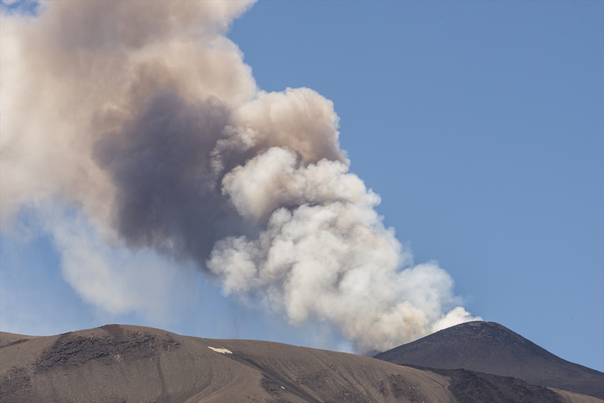 VIDEO I FOTO Zbog erupcije Etne zatvorena najprometnija zračna luka na Siciliji